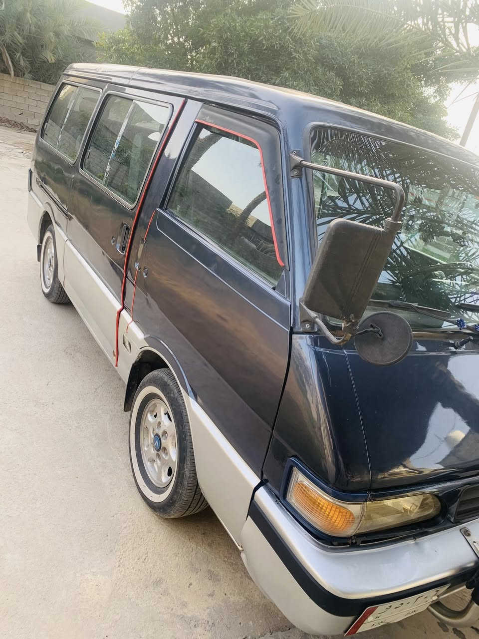 السلام عليكم بستة موديل 94 شكل 95 تعمير جديد من دون ضربة سيارة حلوة ونظيفة عرض 50 وبيها مجال الشراي يتواصل ع الرقم الآتي ‭
0772 138 7235‬
