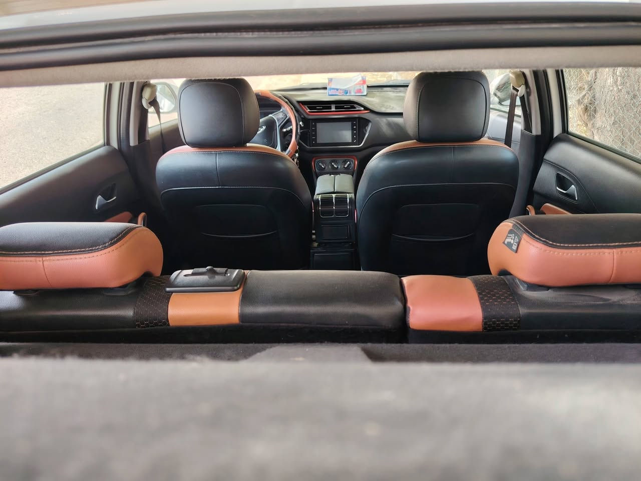 السلام عليكم عندي يتكو مديل 2018 رقم بغداد الجديد  بسمي تحويل ثاني يوم السياره كشنات جلد داخل لونين اوتو ماتيك تبريد شلج صدر امامي خلفي جديد كل نقص مابيها مكان السياره بغداد
الاتصال على الرقم ***********
بي واتساب
