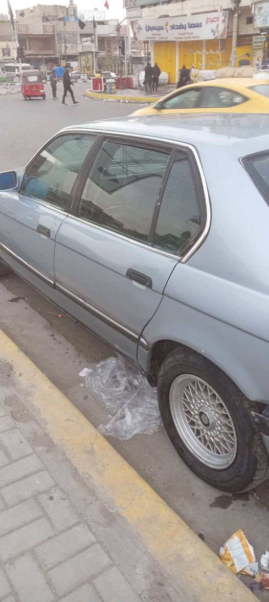 سيارة بي ام دبليو موديل ٩٣ للبيع السعر ٥٠ ورقة وبيه مجال المكان مدينة الصدر الاتصال *********** صاحبها الشرعي في كربلاء ورقمها كربلاء
