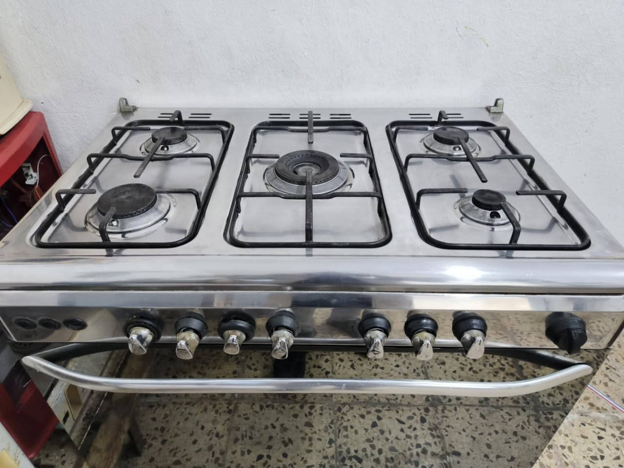 طباخ مستعمل اخوه جديد خمس عيون فنر  شغال شرط /*********** / ***********
