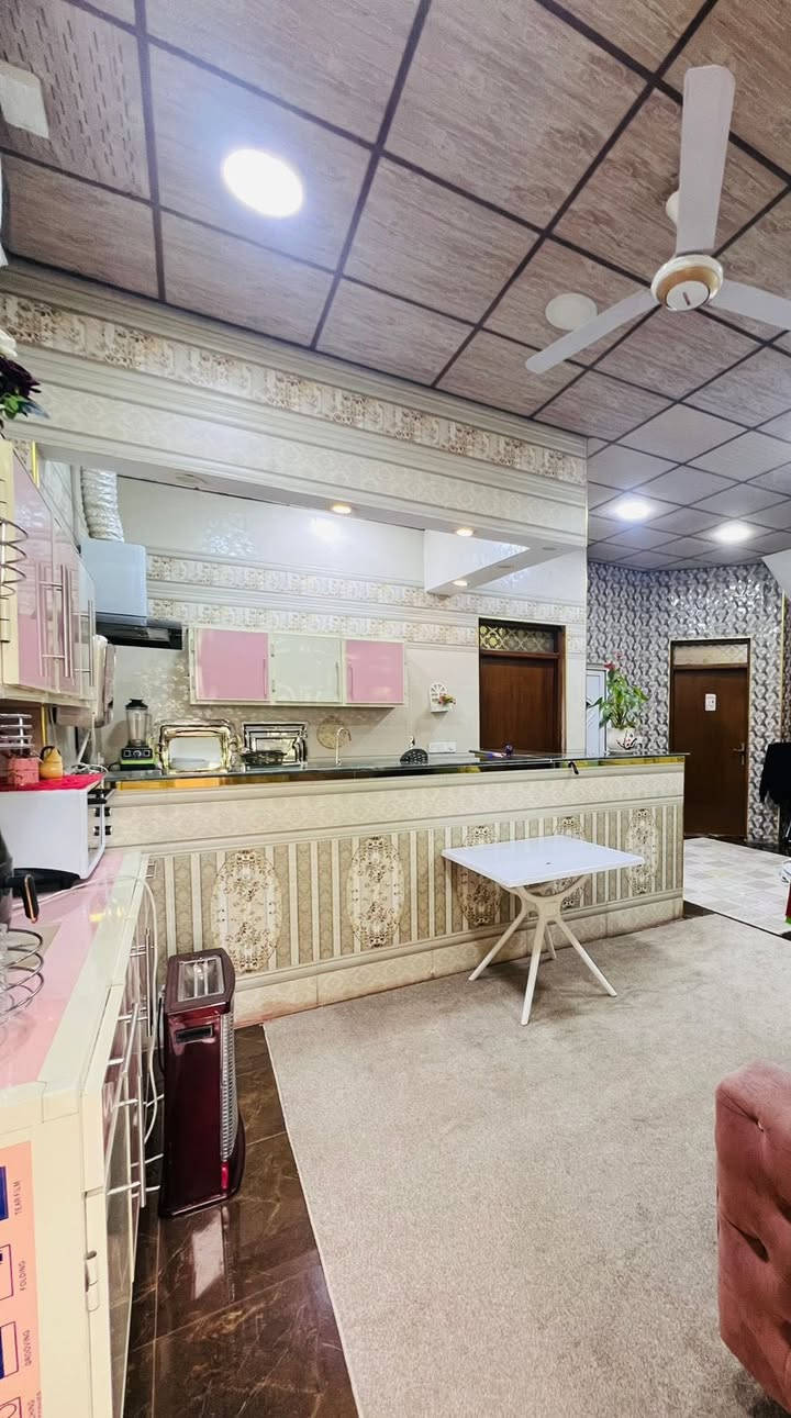 بسبب الوعود الكاذبة نعيد النشر..

بيت للبيع 
مساحة 150 م واجهة 10 نزال 15
صالة استقبال 
غرفتين نوم 
صحيات داخلية وخارجية 
مطبخ سيراميك حار وبارد 
البيت بناء حديث 

السعر 72 مليون 
*********** باقي التفاصيل
