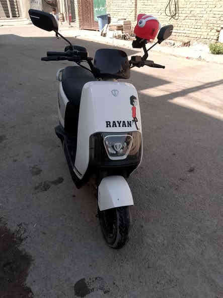 سلام عليكم دراجة شحن تسلا جديدة 2025
6بطاريات زنون عالي ناصي دبل رماش يمنة ويسرة  لدراجة نضيفة جدا سعر مليون و175 بيه مجال بصيط للطيبين مكان بغداد لعبيدي شارع شهيد يوسف قرب شطيط لقديمة توصيل ماكو رقم الهاتف ***********
