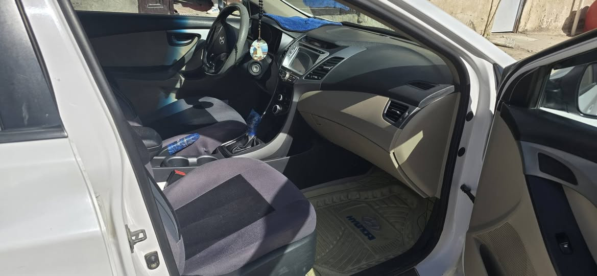 السلام عليكم 
النترا ١٦ خليجي كفاله بس باب مرشوش بدون داخل 

فول عده البصمه 
رقم بغداد اسمي السياره كربلاء 
***********
