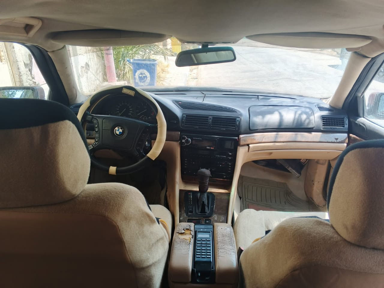 سلام عليكم بي ام خفاش مسكر 740 مديل 1995 
كير مكينه حلوات حداديه نص عمر تبريد تدفئه شغال مسجل ومضخم صوت شادلها 
رقمها بصره تحويل ثاني يوم 
راعيها يطلب ورقتين يطيحن من سعر 
كشرها شوي تعبان شوفت عينك 
تخم تاير قبل 3 اشهر شاده 
سياره 8سلندر 
سعرها 48 وبيها مجال 
مامتواجد نت خابرني وبخدمتك 
 بكاني البصره العاليه ***********
