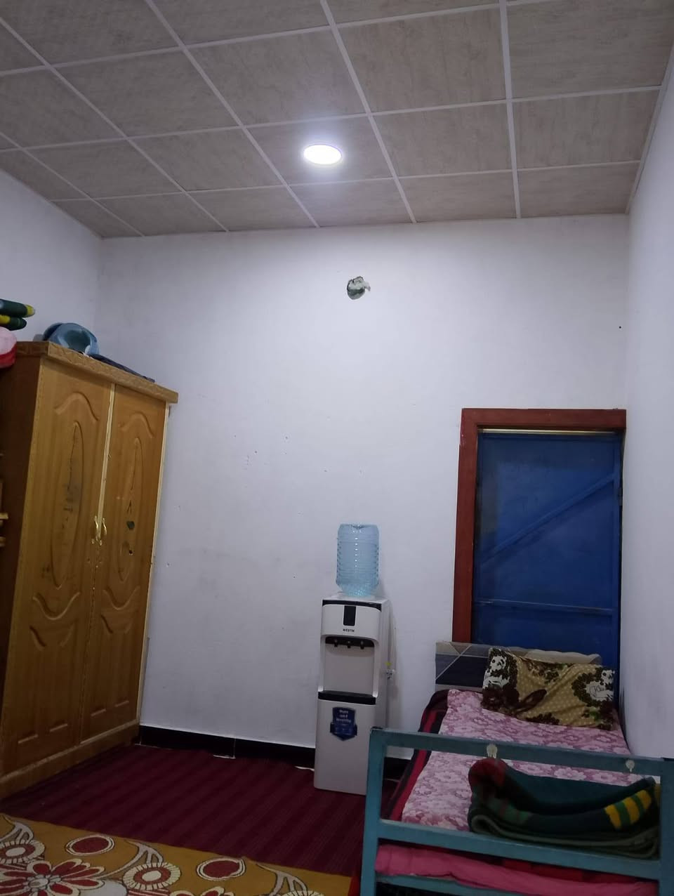 يالله سلام عليكم بيت مساحه البيت م150البيت بنه بلوك سنه  البنه 2023 سكف البيت سندويج الساس كله مسلح يتكون البيت من غرف 2+ديوانيه +صاله مفتوحه ع المطبخ صحيات داخليه وخارجيه عنوان الدار التنومه صالحيه قرب سيد جابر سعر الدار 53وبي مجال هاتف ***********
