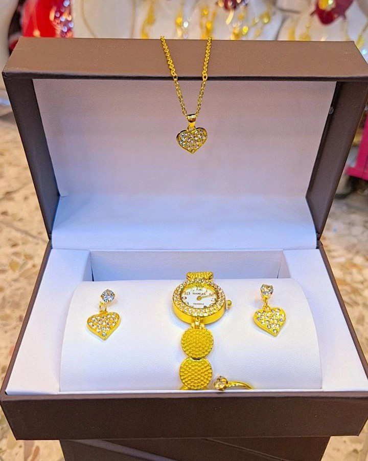 *🎉 عيدية شانيل وصلت 🎉
 أناقتك ما تنقاس بالسعر... سوينالك هدية على كل طلبية:

*🛍️ تسوقي بـ 25,000 دينار*  احصلي على هديه مجانيه 
 اسوارة ذهب برازيلي *أو* قلادة برازيلي - اختاري اللي تحبين

*🛍️ تسوقي بـ 50,000 دينار*  احصلي على هدية شانيل 
ساعة  الفخمة + اسوارة هدية

*🛍️ تسوقي بـ 100,000 دينار*  احصلي على هدية=  طقم قلاده أو  ساعه مع اسوار  من شانيل 👑

✅ ضمان لون وجودة سنة كاملة  
🎀 تغليف هدايا أحمر فخم مجاناً  
⚠️ العرض ساري لنهاية العيد أو نفاذ الكمية فقط!

*شوفي كل التشكيلة والهدايا على صفحتنا:*  الانستكرام 

https://www.instagram.com/__sabreen__sabreen__?igsh=MTRydHBtaHYyaHVsbA==

يتوفر واتساب.     ‏‪***********‬‏
