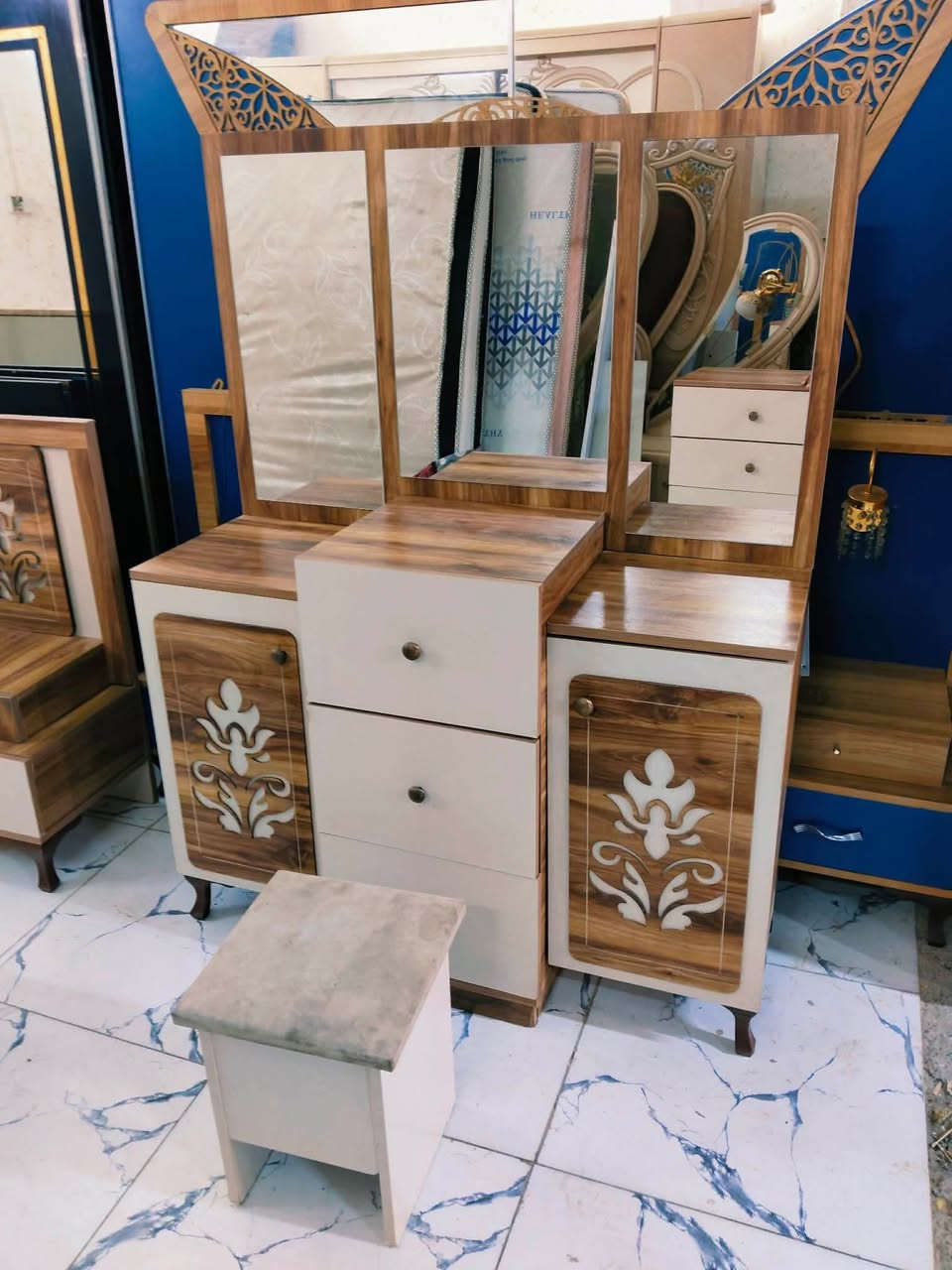 غرفة تركي 8قطع نظام ابواب ❤ ✨
نظافة 95 / 100 ❤✨ 
السعر 550 مع الشد 🪛ونقل 🚙
داخل بغداد متوفر توصيل لجميع المحافظات 🇮🇶


**إذا كنت صاحب هذا الإعلان وتريد حذفه لأي سبب، رجاءا أرسل رسالة إلى الدعم الفني**