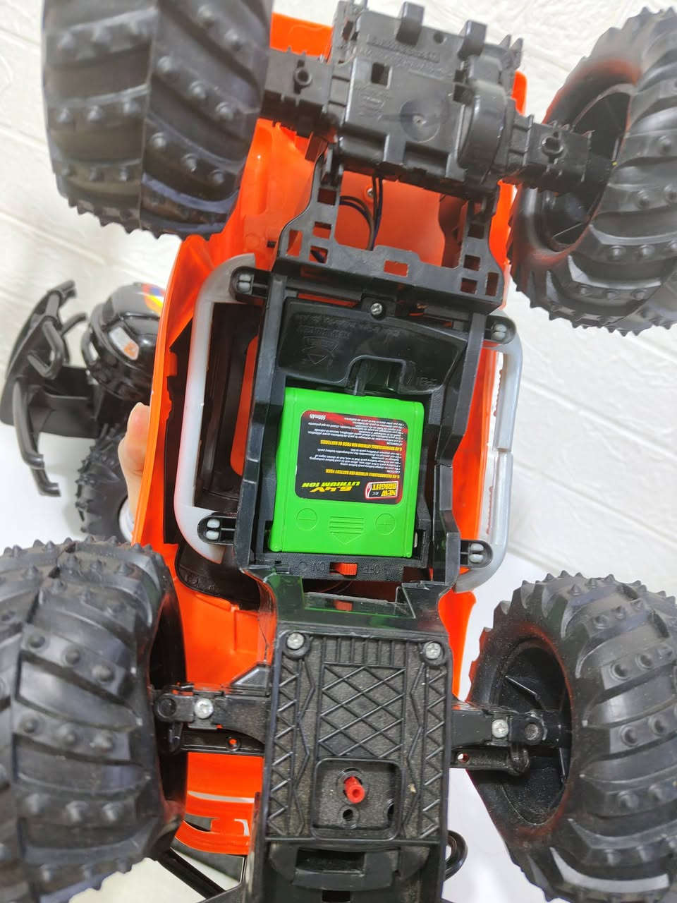 سيارات احجام كبيره بهذا الشكل البرتقاليه بيها اضرار بسيطه بالشكل الخارجي غير معروف شغالات او لا بدون ريمونت اثنينهم سويه 10 الف


**إذا كنت صاحب هذا الإعلان وتريد حذفه لأي سبب، رجاءا أرسل رسالة إلى الدعم الفني**