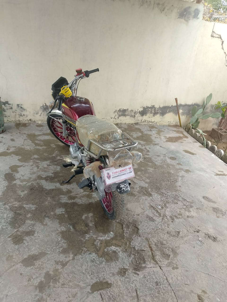 سيفان موديل 24نضيف مابي أي نقص أوراق كاملة جديد سعرة 650مكان شهربان ***********
