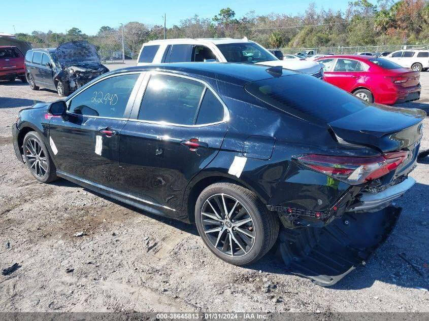 السلام عليكم من رخصت مدير الكروب سيارة كامري موديل 2024 حادث موضح في الصورة السياره كامله من كلشي سياره زيرو السعر 230 بيه مجال اتصال عله هذا الرقم ***********
