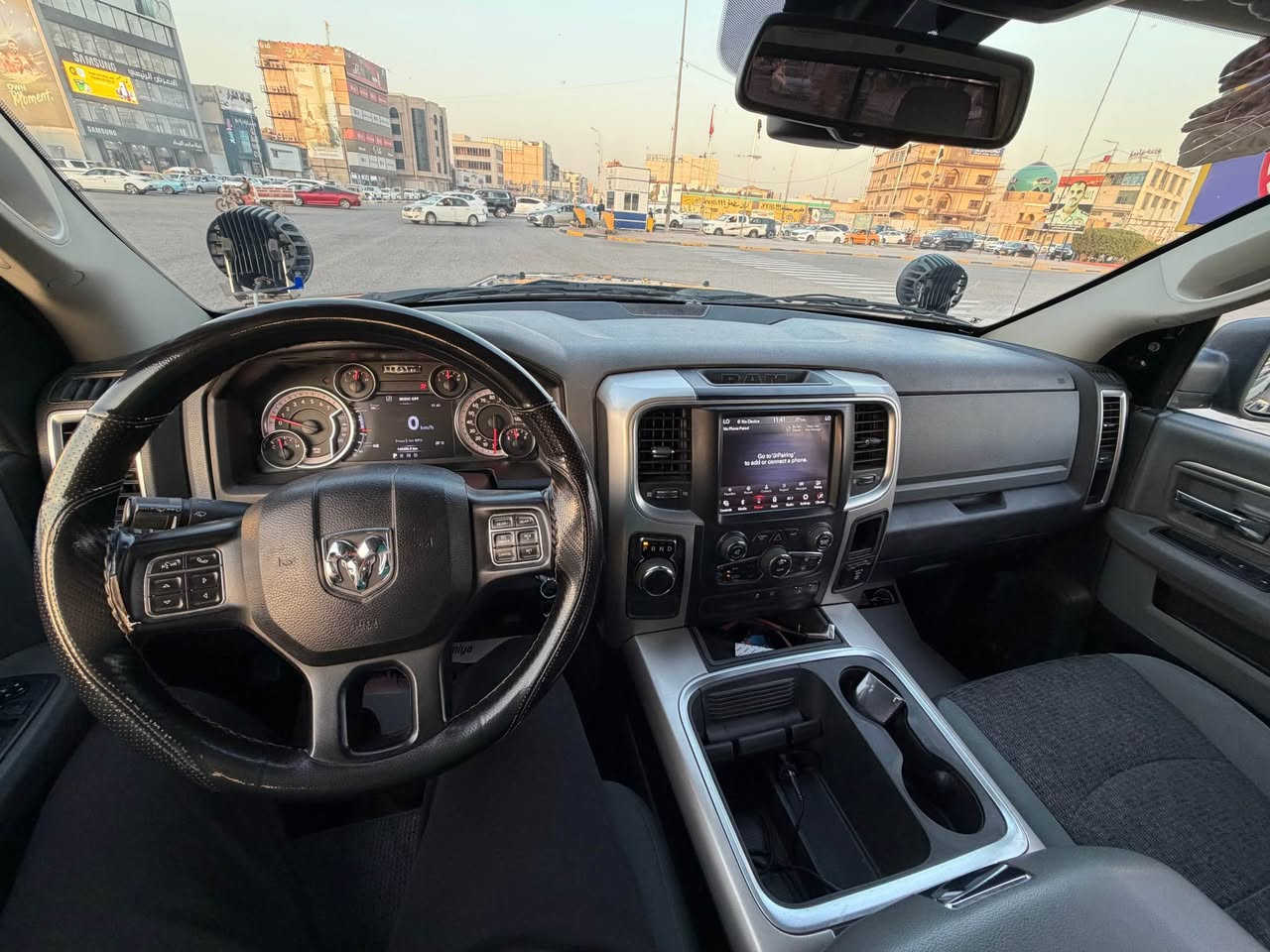 دوج رام ٢٠١٨ 
كلاسك باب طويل بدي قصير 
محرك ٥٨٠٠
ماشيه ١٥٠٠٠٠ كيلو 
وارد امريكي حادث جاملغ الراكب فقط 
بدون ايرباك صفر مسج 
كير مكينه كفاله 
السياره مرفعه ومعدله تعديل كامل 
مكان السياره بصره 
***********

0774 443 1122 البصرة, العراق
