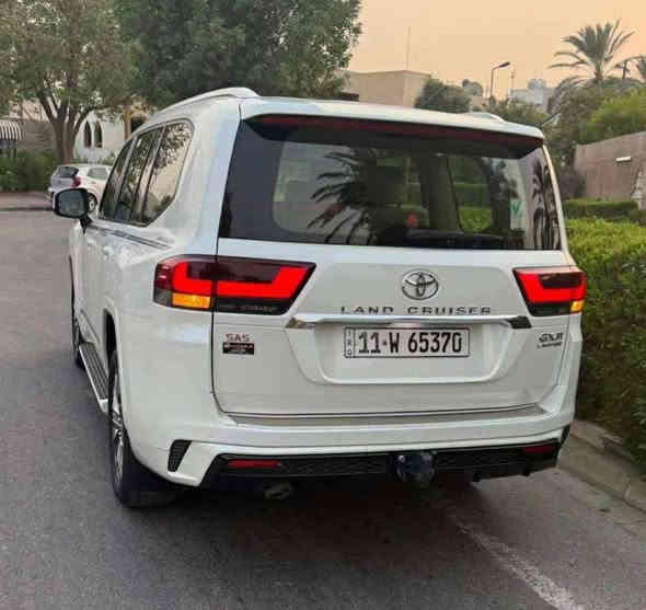 تويوتا لاندكروز GXR LIMITED موديل 2023 وكالة ساز 
(SAS العراق)
ماشي 39 ألف كم فقط
مكفولة كفالة عامة من كلشي،
عدا تكحيلة خفيفة بالدعامية الأمامية و أصبع PDR بارد بالجاملغ الخلفي.

مواصفات السيارة:

فئة GXR LIMITED أصلي مال ساز (فول الفول 1/1).

محرك 6 سلندر – 4000cc – تنفس طبيعي.

بصمة + تشغيل عن بُعد.

ثلاجة.

كراسي كهرباء مع تدفئة وتبريد.

مرايا كهرباء.

سلايد + صندوق كهرباء.

Auto Hold.

لد بلادي بالشباك الأمامي + لد خلفي.

4 كاميرات + حساسات أمامية وخلفية.

زينون.

شاشات + تطبيق أصلي.

شحن موبايل وايرلس.

السيارة فول مواصفات وكل أغراضها موجودة بدون نقص.

إدامة كاملة بالوكالة – السيارة مثل الزيرو وبعدها ضمن ضمان الوكالة إلى نهاية 2026.
الرقم: بغداد – مشروع وطني (تحويل مباشر ثاني يوم)

الــســعــر 🟥 :: الـــرد تـلـقـائـي 💎

رقم صـــاحب السيارة: ***********
