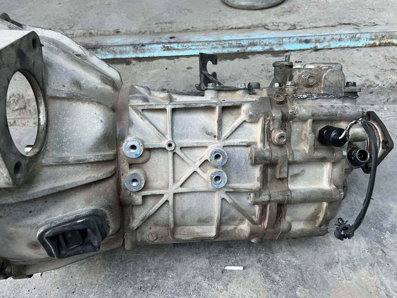 سلام عليكم اخوان كير فحل 4000 حاويه كصه جديد للبيع سعر 500وبي مجال ليريدة يتصل ***********
