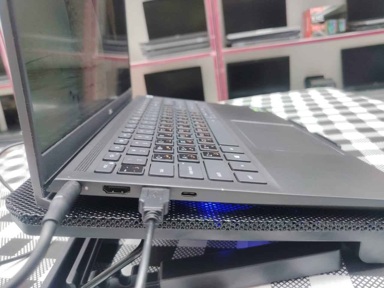 💻 Dell Vostro 7500 | وحش الألعاب والتصميم والأداء العالي
🛠 المواصفات التقنية:
المعالج: Intel Core i7 (الجيل العاشر) فئة H عالية الأداء (مثالي للمهام الشاقة والألعاب).
الذاكرة العشوائية (RAM): 16GB DDR4 (لسلاسة فائقة في التنقل وتشغيل أضخم البرامج).
التخزين (SSD): 512GB SSD M.2 (مساحة كبيرة وسرعة فائقة في نقل البيانات).
كرت الشاشة الخارجي: NVIDIA GeForce GTX 1650 Ti 4GB (كرت منفصل قوي جداً للألعاب، المونتاج، والبرامج الهندسية).
كرت الشاشة الداخلي: Intel UHD Graphics (يصل إلى 8GB مع الرام).
الشاشة: 15.6 إنش بدقة FHD (1920×1080) لألوان واقعية وتفاصيل حادة.
💰 السعر:
715,000 دينار عراقي فقط!
🚚 العرض الخاص:
التوصيل مجاني لجميع محافظات العراق! 🇮🇶
📞 للحجز والاستفسار:
يمكنكم عبر الواتس آب على الرقم:
📱 *********** الهندية, كربلاء
