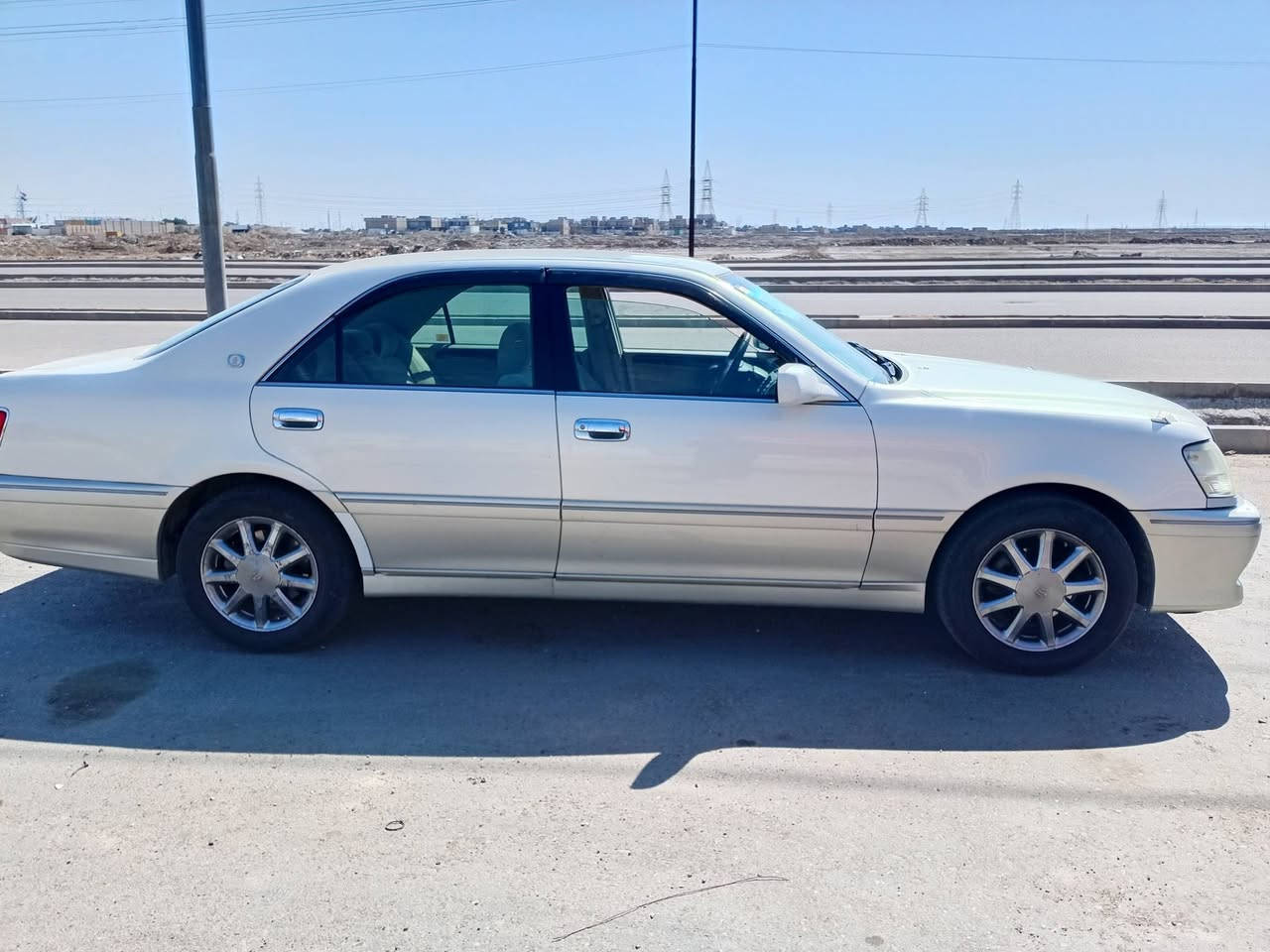 السلام عليكم
ملكه للبيع الون ابيض غير محدد 
موديل 2000
رقم نكليزي 
ملاحضه عليك فلوس الرقم 
مواصفات
تبريد
برده
4 دكم
ستيرن كهربائي 
السياره كدامك 
السعر 75 وبيهه مجال قليل 
للستفسار اتصل على الرقم 
***********
