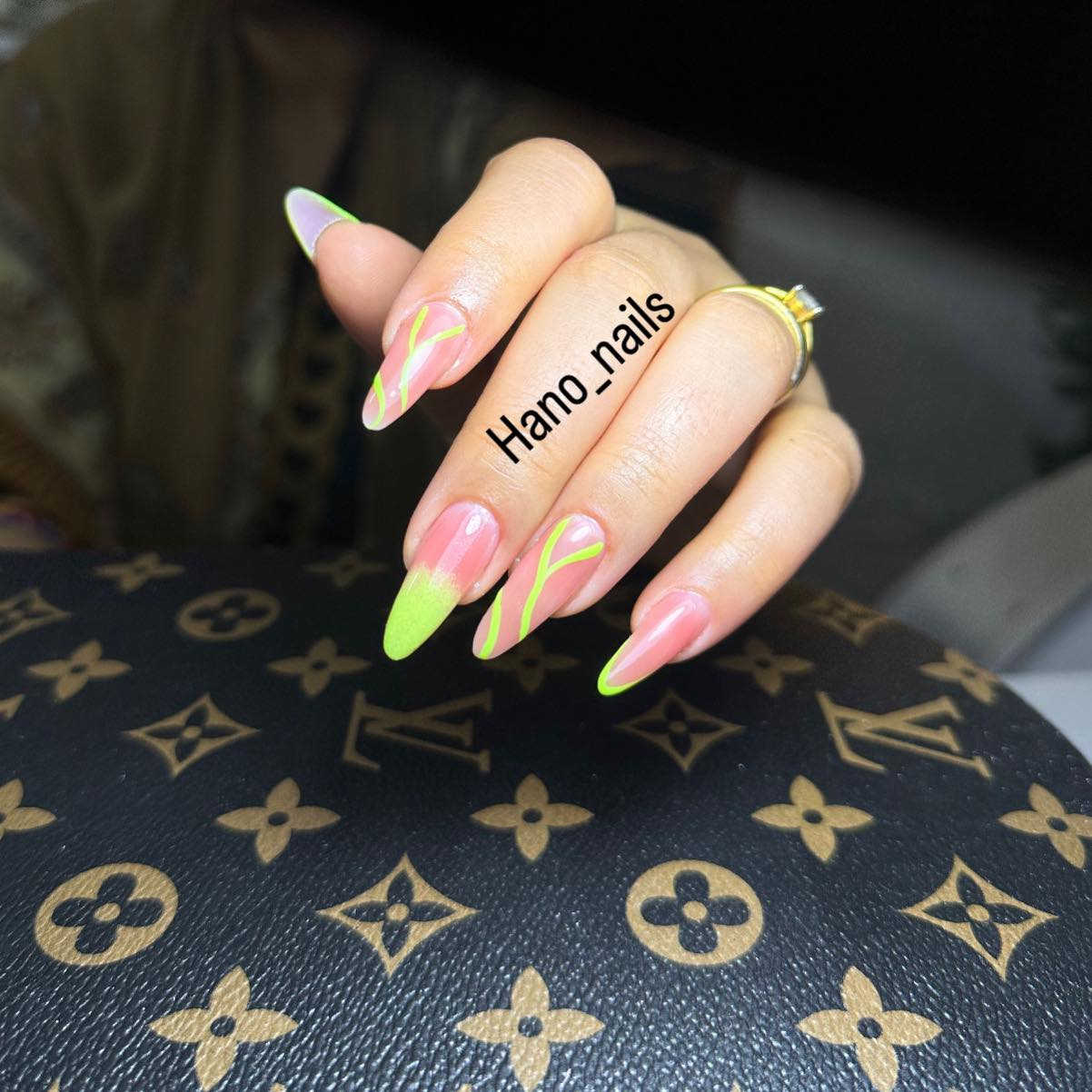 خلي اناقه اظافرج عليه ❤️👍🏻
للحجز ***********
عنوانا :؛شارع البحيره بعقوبه
