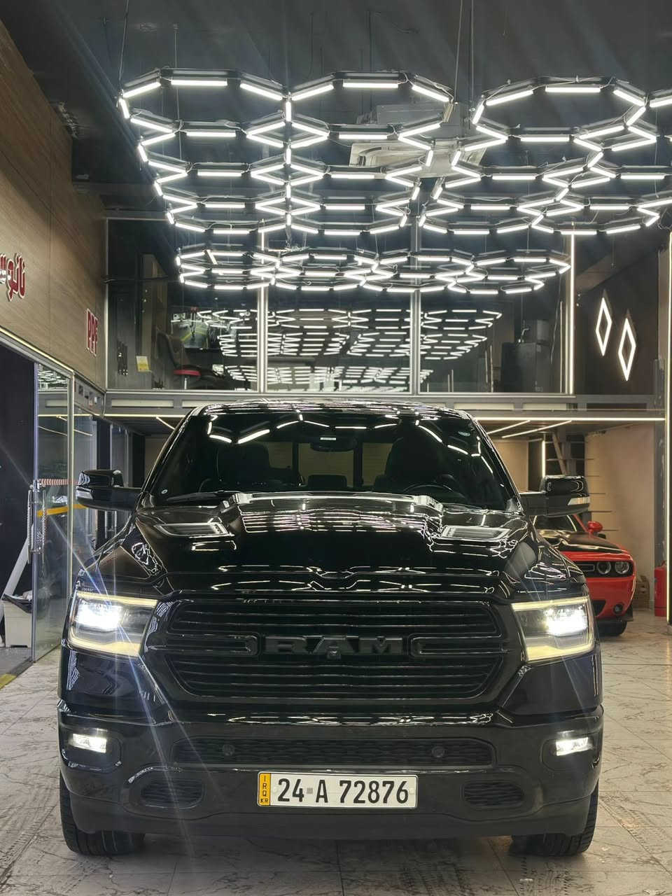 سلام عليكم دوج رام 
فئه سبورت بلاك اديشن 
واحد على واحد فول موصفات مكفوله كلين حته الدعاميات كفاله  على وضع الشركه السياره  برغي ما مفتوح بيها 
السياره ماشيه ١١٥ الف كم 
باب خلفي طويل بدي قصير 
سياره رقم دهوك بأسمنا تحويل مباشر 
ميحتاج اذكر الموصفات لان فول ماكو اعلى من هيج موصفات 
السياره متواجده بغداد  ابو غريب 
موديل ٢٠٢٠
السعر ٤ شدات وبيها مجال بسيط 
تفاصيل اكثر اتصال ع الرقم لان ممتواجد فيس 

0783 195 5500
