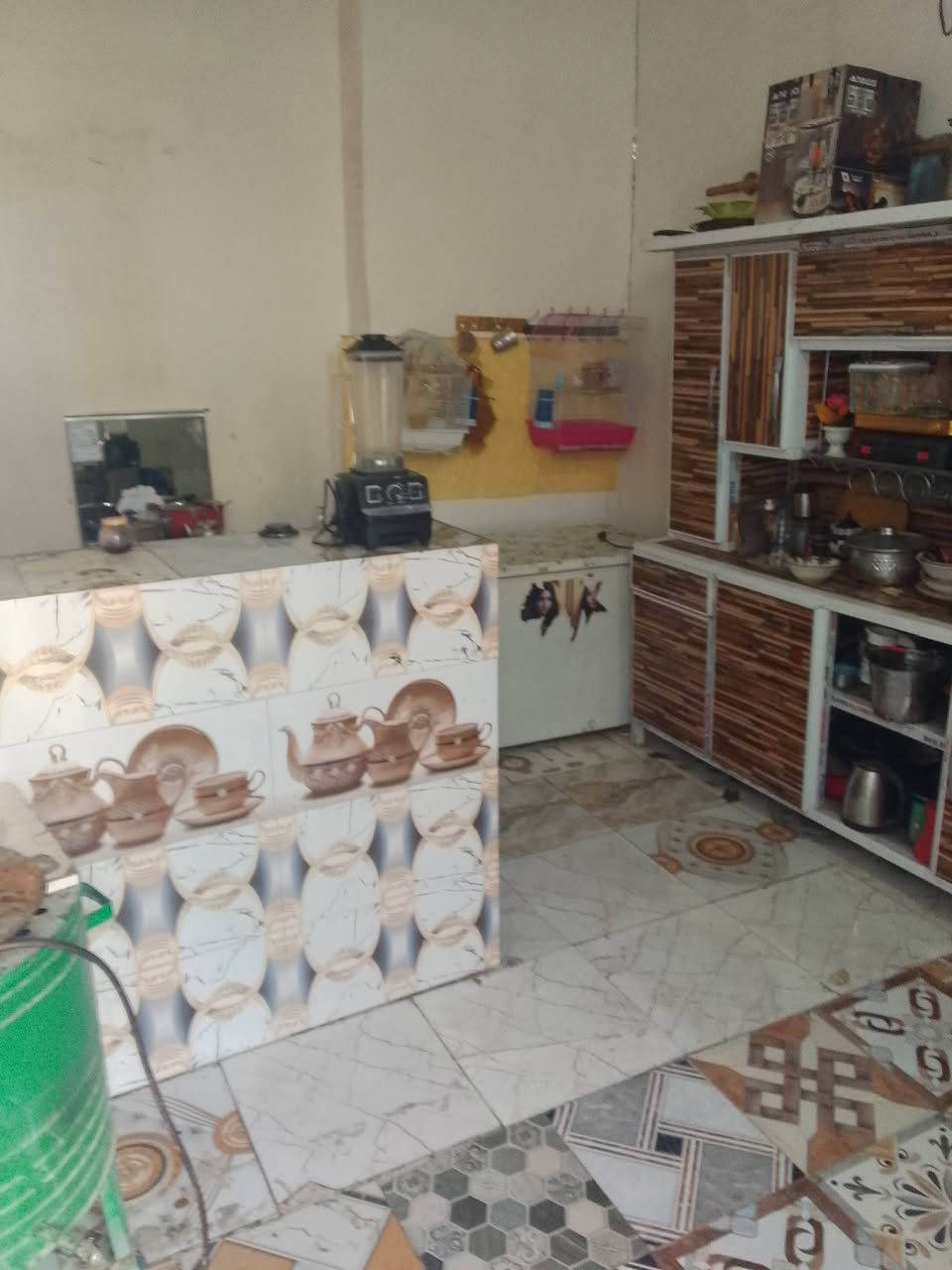 السلام عليكم بيت البيع قرب معمل الكاسات الحي الصناعي مساحه ١٠٠ الرفاعي تواص عل الرقم ***********
