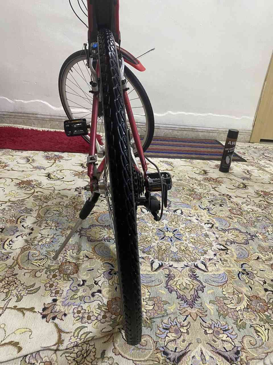 سلام عليكم اخوان دراجة نوع شياڤاوكس صانعة فرنسية قبضات بريك شيمانو سستم زنجير شيمانو فول اللول نص خلل مابي دبل امامي شغال فول اي نقص مرجوع السعر ٢٠٠وبي مجال يدللون الكباتن 
خابر وتدلل او واتساب 
***********
