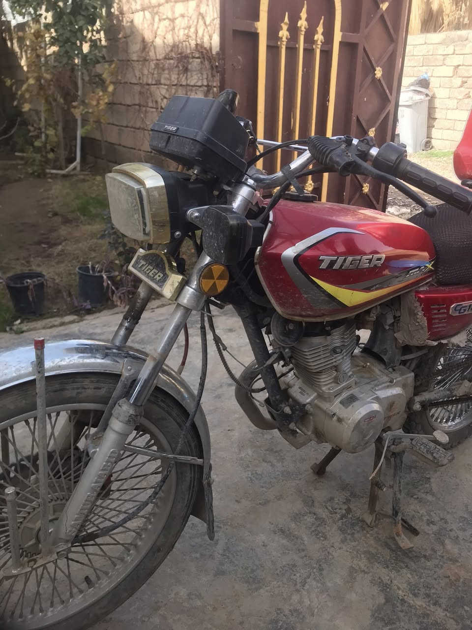 السلام عليكم ماطور تايكر موديل 24  محرك مبدل ولفات كله شغال السعر ٤٢٥ وبي مجال ***********
