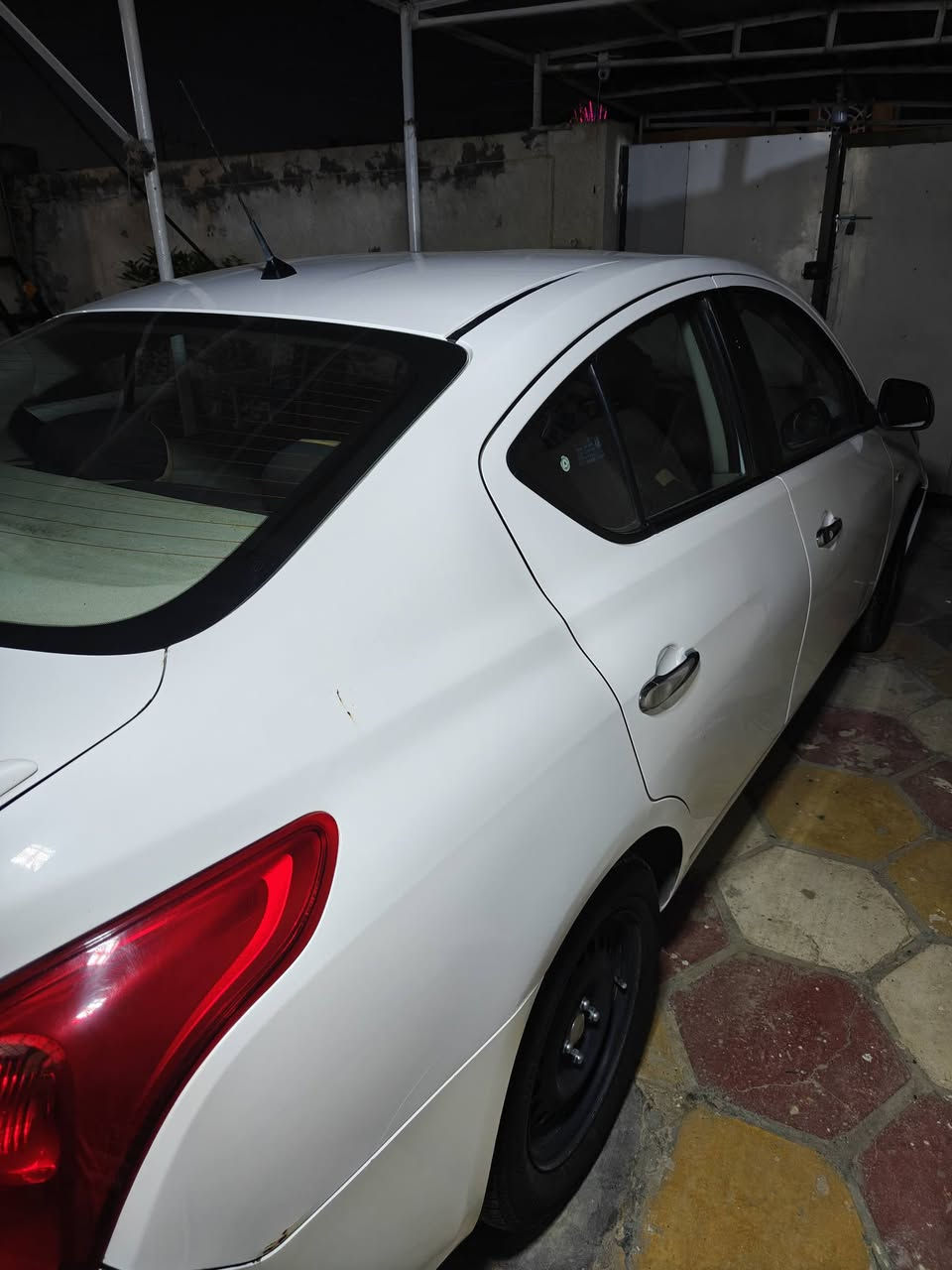 السلام عليكم بيع مستعجل
نيسان هندي موديل 2021 للبيع مكفولة من محرك وكير وحدادية بيها ضربيتين خشم الجاملغ والصندوق 
وحتى سبيرها منازل
ماشية 68 الف ع وضع الشركة مامبدل شي بيه
العنوان بغداد /الحسينية الرقم ***********
