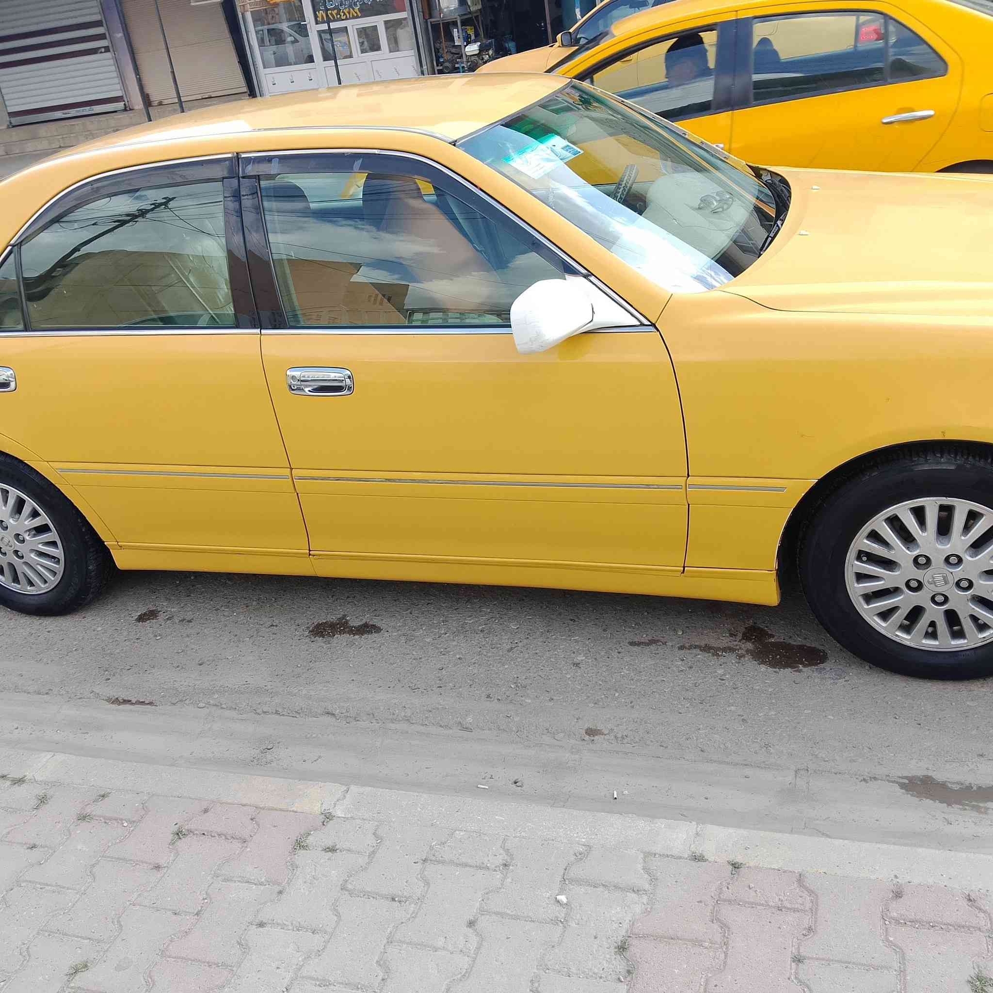 سلام وعليكم ملكه 2003 مكينه ديفور جبيره برده كشنات جلد شاشه ديجتل تبريد قطعتين حته بلسكف يعني اربع دكم بس سلايت مابيها لا دافع كمرك ولا شي ابيع هيج شرط الوكاله سنويه بسمي مكاني كركوك وهذا رقمي الشراي يتصل ***********
