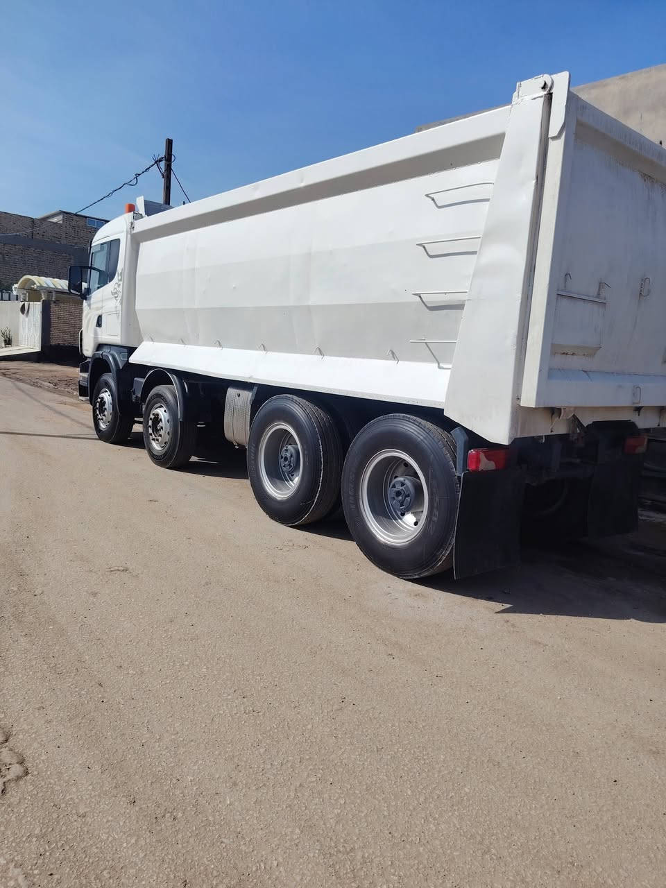 سكانيه للبيع موديل 2008 اصل مسجله بموديله مكينه 8 انجكتر كير عادي1000مجموعه ورده تخم برجستون كفاله مسجله قاطره ومقطور ثلاث لوحات العنوان الدوانيه *********** او ***********
