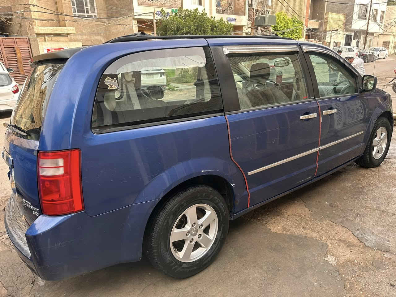 السلام عليكم ❤️
دوج كرفان موديل 2010
مواصفات sxt معروفة
حجم المحرك 3800 المرغوب
وارد كندي (باب سائق وجاملغ ) فقط صبغ بدون دواخل ولا شاصي
السعر /108$
مكان سيارة/ الكاظمية
للاستفسار /***********

تقرير سيارة من كار فكس بدون صور 👇👇👇

دوج كرفان ٢٠١٠ 
نوع المواصفات SXT
محرك ٦ سلندر  ٣٨٠٠
تعمل بالعجلات الامامية 
...
..
السيارة استخدام شركات تجارية 
 في ولاية مشيكان
مدة الاستخدام ٢ سنة و ١ شهر ..
......
..
تم بدء استخدام السيارة في أمريكا بتاريخ شهر ١١ سنة ٢٠٠٩ 
..
٢٩ تسجيلة حقيقية للصيانة المعتمدة اثناء استخدام السيارة داخل أمريكا ..   الصيانة كانت في شركة دوج 
تبديل زيوت وفلاتر وفحص أنظمة السلامة 
...
بتاريخ شهر ٤ سنة ٢٠١٠ 
تعرضت السيارة لضرر بسيط .. حيث صدمت حيوان أثناء سيرها على الطريق السريع 
تم إصلاح الضرر والاستمرار بالاستخدام ..
..
بتاريخ شهر ١ص سنة ٢٠١١
تم بيع السياره خارج أمريكا 

..
آخر قراءة للعداد كانت 103.692  ميل 
..
تم شحن السيارة خارج أمريكا الى الاردن بتاريخ شهر ١ سنة ٢٠١٢
..
..

✔ حالة السيارة  :  تم بيعها خارج أمريكا كسيارة بدون ضرر  

⚠ضرر السيارة السابق : ضرر بسيط في الجزء الامامي .. واجهة امامية متضرره و تم التصليح داخل أمريكا  

                 🔸🔹🔸🔹🔸🔹🔸

📂 حالة الايرباكات : سليمة .

                    🔸🔹🔸🔹🔸🔹🔸

📂 حالة الغرق :  سليمة

📂 حالة الشاصي :  سليم

📂 حالة المحرك وناقل الحركة : سليمة

📂 ضرر سابق أو تصليح سابق داخل أمريكا : يوجد ضرر سابق وتم تصليح السيارة داخل أمريكا ⚠️

📂 حالة السيارة : شغالة وتسير   

                     🔸🔹🔸🔹🔸🔹🔸

عداد المسافة (الاميال) 🚗: (  103.692 ) ميل

آخر قراءة للعداد في أمريكا 

              🔹🔸🔹🔸🔹🔸🔹..
