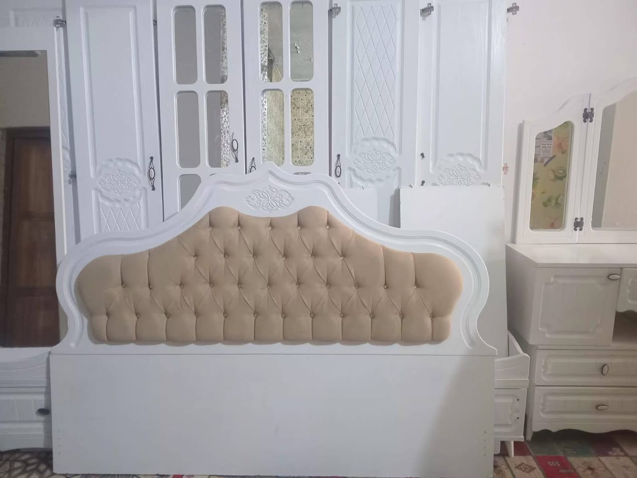 غرفه تركيه ناقصها جربايه وفيبره مال كنتور جديده نضيفه ب200 الف ويدلل الشراي ***********
