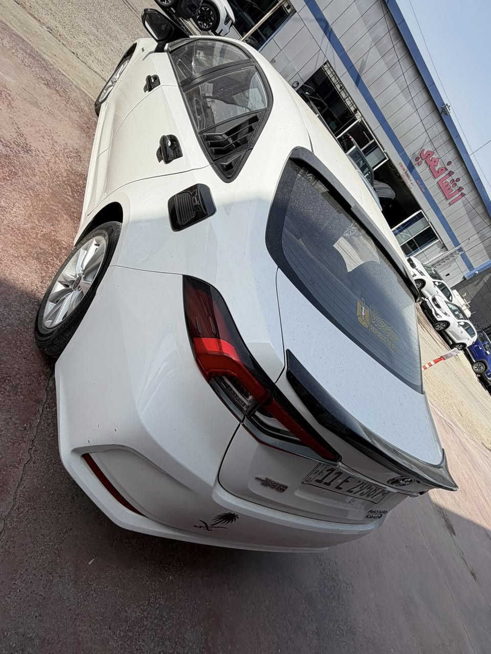 يالله 
السلام عليكم 

كورلا 2023 هايبرد شكل الخليجي داخل احمر سيارة فول واحد ع واحد مابيه نواقص 

سيارة نظيفة جدا 

(ملاحظة ) السيارة بيه طخة بلباب الخلفي فقط وبعدهه ع وضعه وموضحة الطخة بلصور

السعر 128 $ وبيه مجال بسيط جدا 

مكان السيارة السيدية 

للاستفسار ***********
