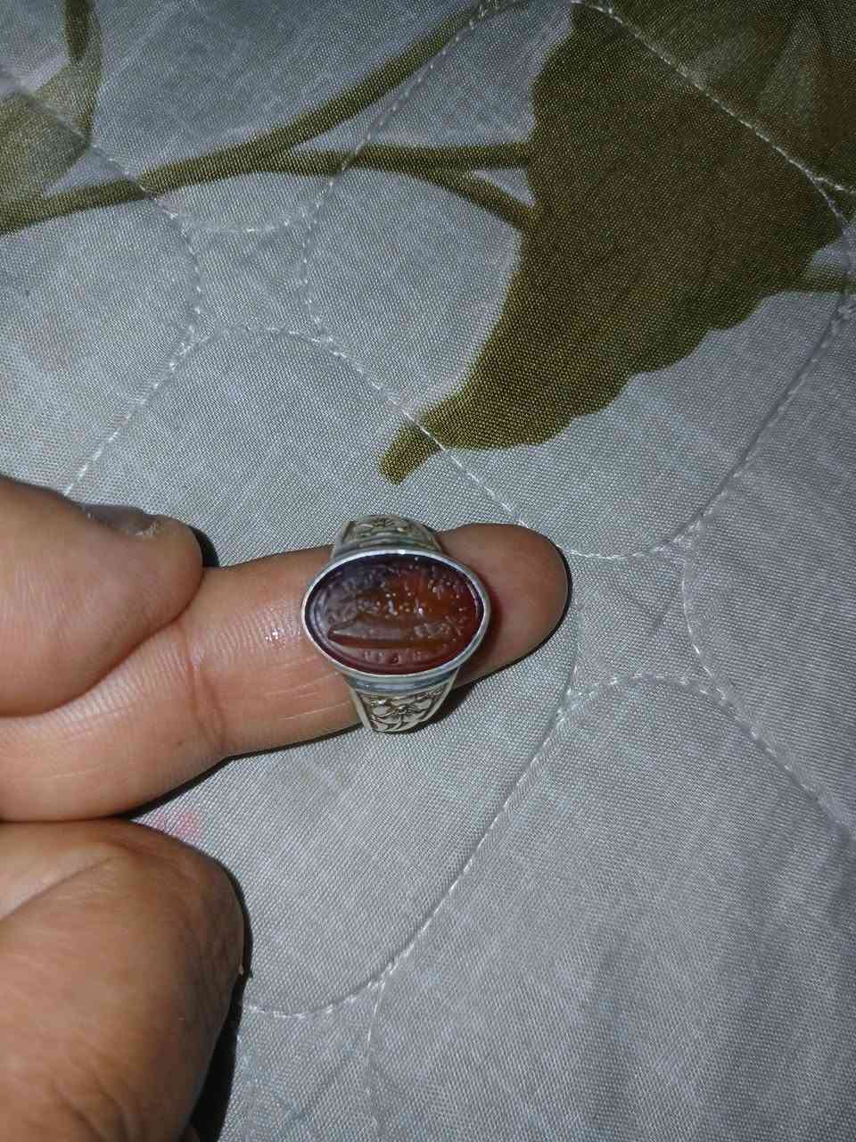 عندي هذا للبيع قيم بل يرضي الله *********** ويرهم مراوس بداودي
