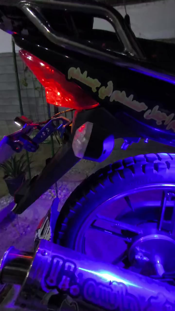 سلام عليكم
دراجه هيوشه 2022
مكمركه كامله داخله هزه انطيك دفتر اوراق وكمرك وصولات اصليه👍
محرك نضيف 👍
كهربائيات كلها شغاله 👍
بلاجكتور دبل وقويه شرط الي كدامك تعمي عينه 
اشاير يمنه يسره شغالات 
استاند مبايل 
ديجي سماعه بلوتوث 
اناره حلوه بي 
الموطور عوزه بس خيال 👍
مكاني الانبار الخالديه 
للاستفسار ***********
السعر مليون وربع وبيه مجال قليل
