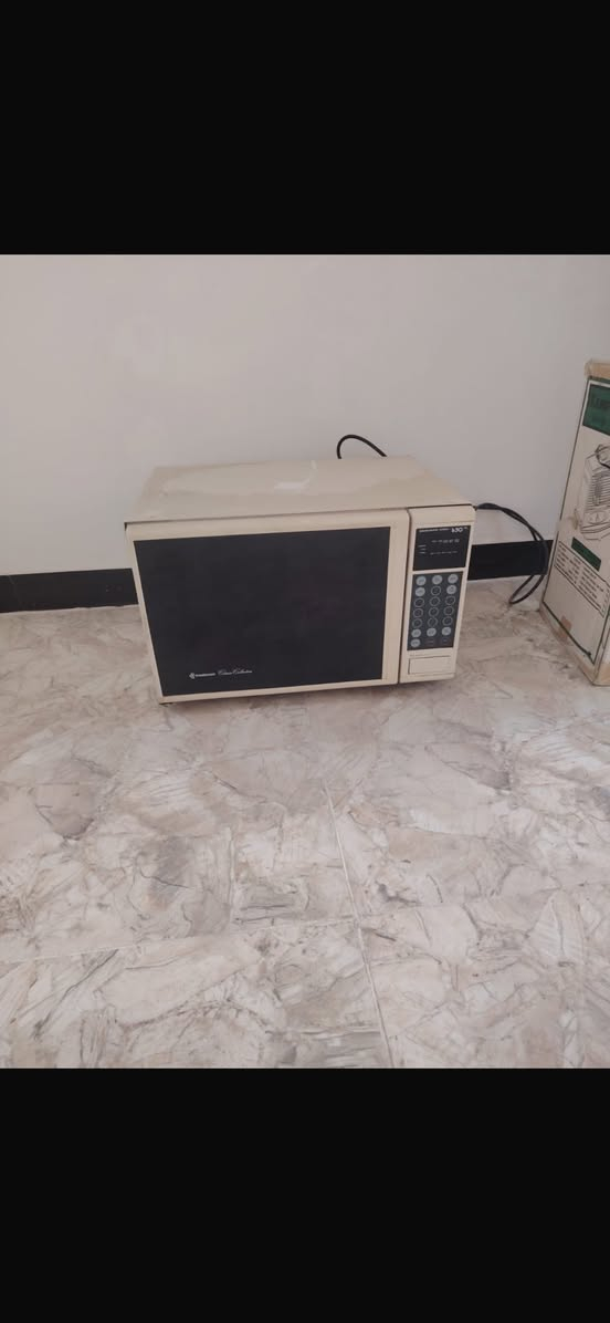 السلام عليكم اغراض للبيع للتواصل واتساب ***********
