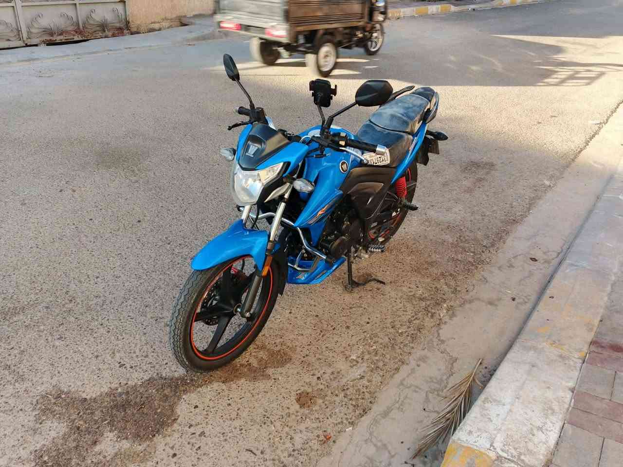 هاوجي موديل 21
نضافه فول
مرقم إنكليزي
مابي اي عطل
مكان رمادي
لعنده دراجه للبيع يدزها ابيعها اله


**إذا كنت صاحب هذا الإعلان وتريد حذفه لأي سبب، رجاءا أرسل رسالة إلى الدعم الفني**