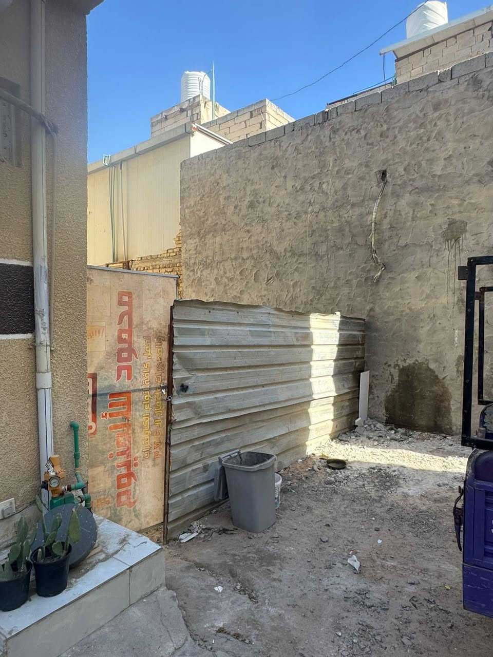 قطعه للبيع مساحه 50م  نهاية الفرع واجهيه5م نزال10م بحي النواب سند25 قريبه عل شارع العام الاتصال عل هذه الرقم ***********
