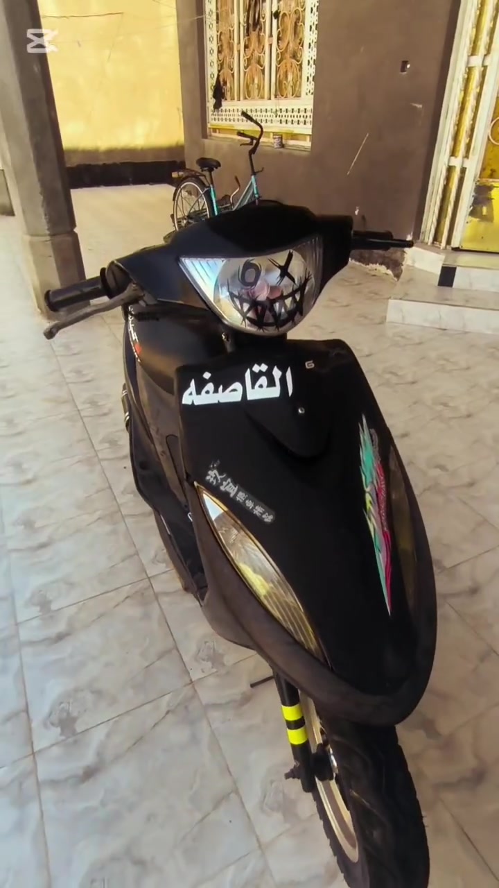 السلام عليكم شباب ماكس عدلة (الدراجه 55بلادي شلعة ومعدل 120) ما مفتوحة ابلاد 55 دراجة رمبة نضيفة كلش  مزودة خارجي ويلات وكزوز كاربون وزنون الدراجة كلشي شغال بيهة عينة  الدشبول الكيج مال بانزين و السرعة. اشاير سلف مازدة كاملة  معروضة ب975 وبيها مجال للشراي. /العنوان بصرة گرمة علي رقم ***********
