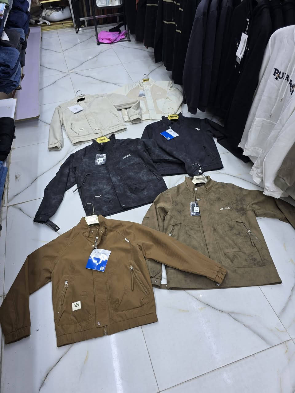 ازياء جواد الشمري ترحب بكم قماصل شبابي خفيفه السعرررررر 10 الف عنوان المسيب السوق الكبير مقابيل صفاء الحبوبي جواد الشمري رقم الهاتف ***********
