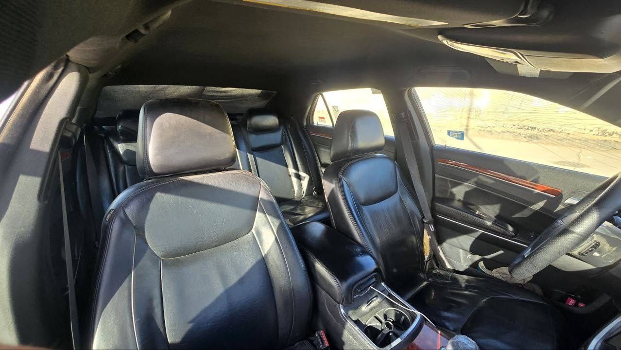 يا الله سلام عليكم أوباما C300 14 اصل 
سياره مال جناي مكينه وكير بالكارتون حداديه قبل سبوعين الله شاهد من الطول لطول منضومه زنون نهار  منضومه تبريد من الطول لطول تخم تاير توني شاده مشط توني مدبله يعني سياره برغي ماناقصها الله شاهد سياره نضيفه جدا وعلى ايدي شرط مكفوله من الزلغ بيها اربع قطع ثنين تبديل واثنين صبغ تبديل باب وبنيد ضربتها ركن عل بنيد وسونارها مرفق  رقم انگليزي هزه وسنويه جديده ل2030 بأسمي السعر 165 ومجال جدا قليل مكاني ناصريه قضاء الغراف ***********
