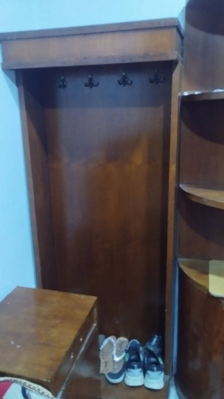 تخت + مرايه + زاويه + مكتبه سعر 150
تخت اطفال خشب صاج سعر 25 قفل
 
عنوان حي الانتصار شارع 60 قرب اسراق الخظراء ***********
