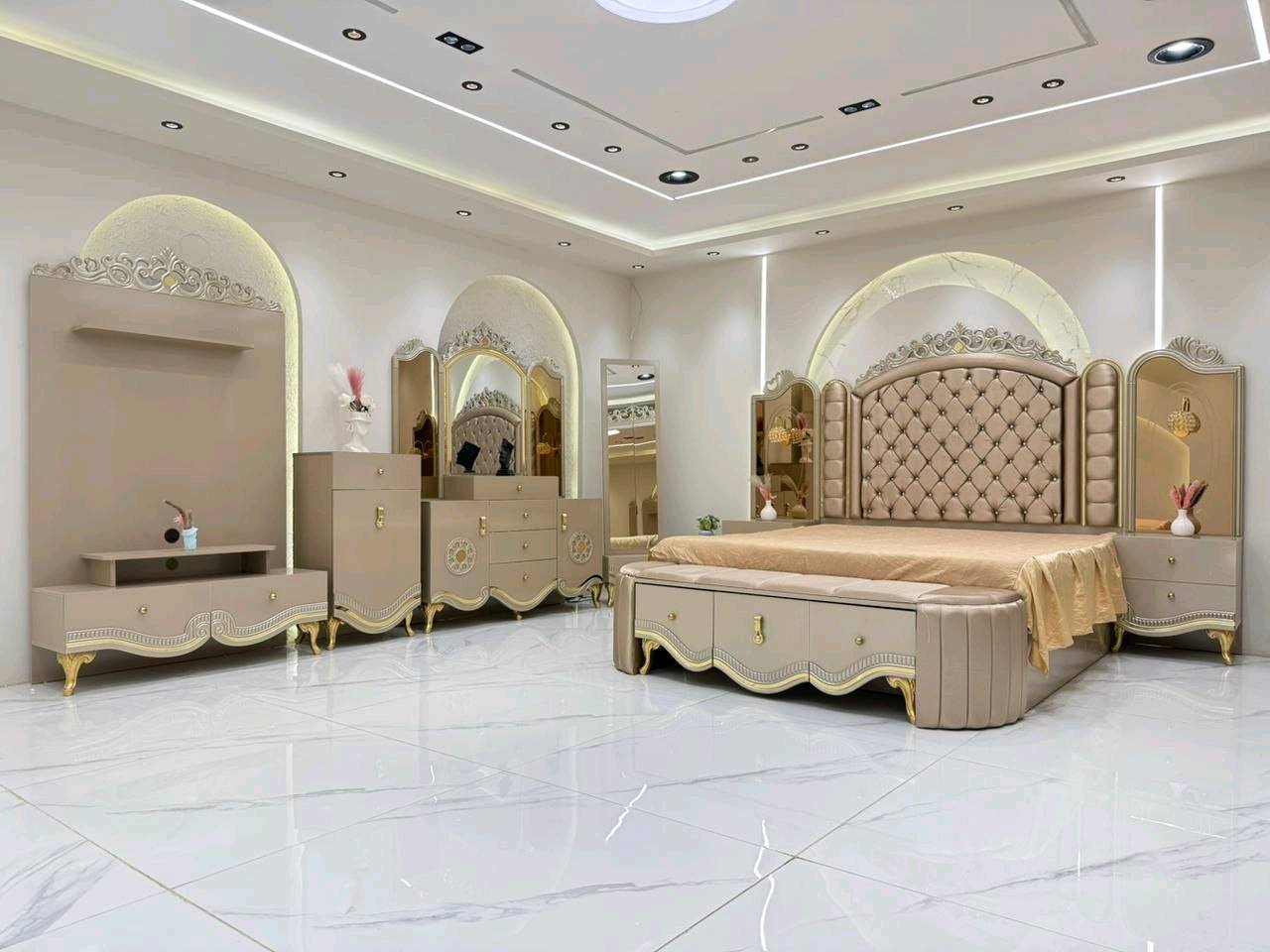 *موديل         تكساس          الجديد*
تركي درجه اولى معمل اصلي 


❇️ 11قطعه        
❇️ قياس الكنتور مع الملحق 380سم 
ارتفاع 255سم  عمق الكنتور 55
❇️ برغي وچوي حديد
❇️ارتفاع السرير 185سم 
❇️ إناره بالكومديات  
❇️ اناره بل ميز تواليت 
❇️ميز بلازمة
 ضهر بلوك/ سرير مخزن 
 قياسات ضخمه