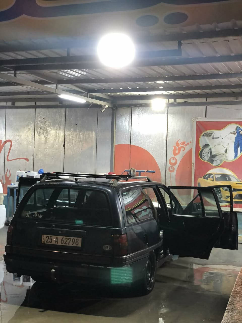 السلام عليكم عندي سياره اوميكا استيشن كير عادي محرك 20رقم انكليزي كركوك سنويه يسمنى  سعر 30بيه مجال رقم ***********
