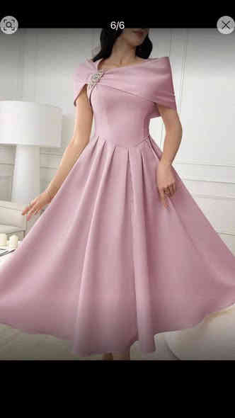 سلام عليكم بنات عندي فستان مره وحده لبسته بخطوبة صديقتي  لون الفستان وردي  يلبس وزن 55-60 
سعر الشراء 50 الف
سعر البيع 35 الف
وهذا رقمي *********** الي تريد تشتري 💖
