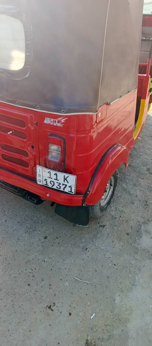 سلام عليكم تكتك 18 شهر 10رقم وسنويه نكليزي تحويل مباشر رقمهه بغداد مصبوغه عام كامله ماناقصهه اي شي سعرهه 4 و600وبيهه مجال تواصل ع الرقم الموجود ***********
