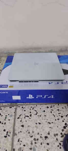 بلي ستيشن 4 مع ملحقاته كامل للبيع مستعجل 
الجهاز  نظيف وشغال 💯 

المحتويات:
 2يدات الأصلي مامفتوح  ابد ولا داخله صيانه 
أقراص هديه /pes2018

الجهاز نظيف ومامفتوح ابدا
السعر 290 وبيها مجال 

📍/بغداد الدورة 
☎️/الاتصال ***********
