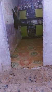 بيت للبيع المساحه 100متر يباع مبادرة ونقد  يتكون من غرفتين وصاله واستق...