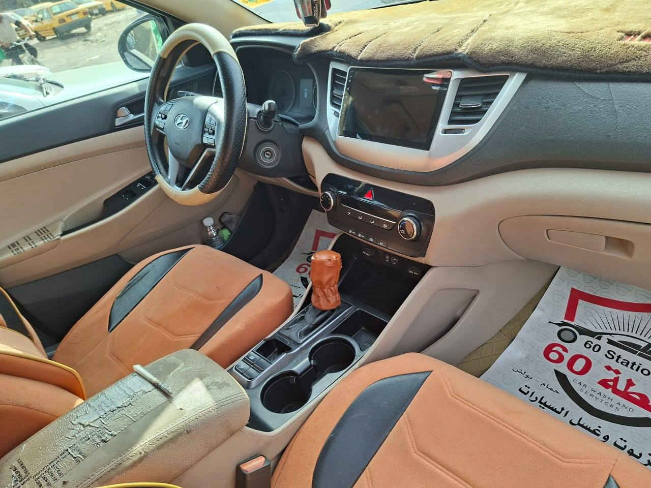 السلام عليكم 
للبيع سياره توسان 2017
قطعه واحده بنيد مبدل 
وشبر بالچاملغ الامامي صبغ 
للاستفسار ***********
