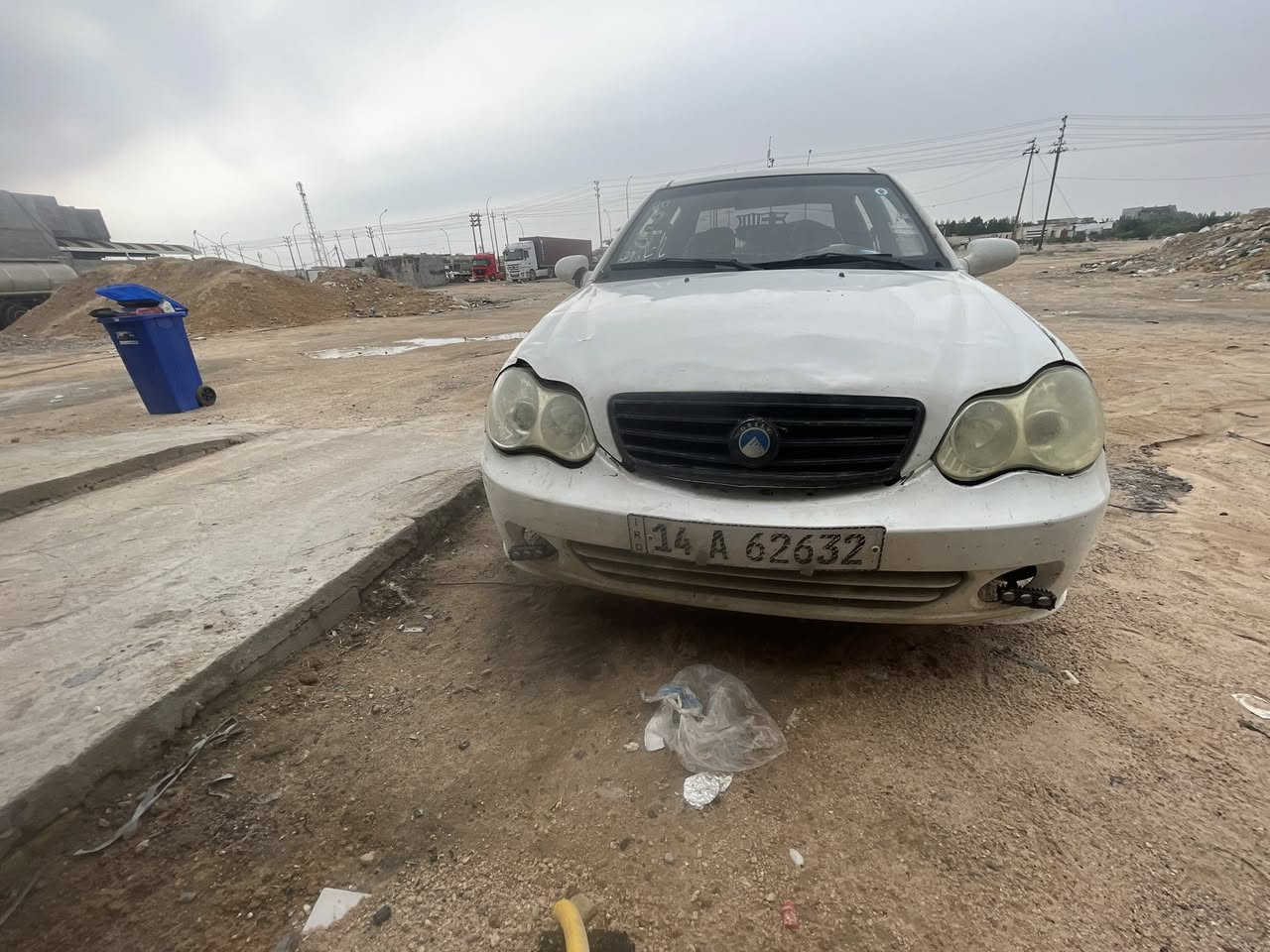 السلام عليكم سياره جيلي CK مديل ٢٠١٢ سياره اب اسمي سنويه قبل شهرين مجدده تبريد شغال ويه السويج تخم تاير جديد حداديه جديده مكينه حلوه وناعمه اترايك وين ماتريد  
سعر ٣٠ وبيها محال بسيط العنوان البصره خور الزبير 
التواصل ***********
