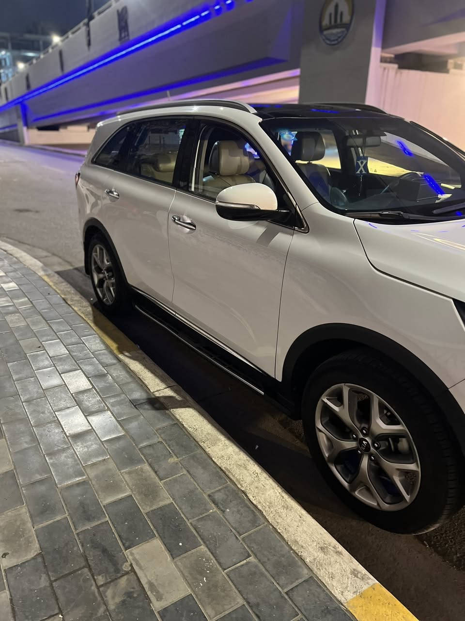 كيا سورنتو 
موديل 2016
محرك 3500  6 سلندر 
خليجي فول موصفات فتحت بصبه  
الضرــ / محرك مفتوح مبدل بس رواجز بيها  رصعه بل باب مبينه بل تصوير شبر  صبغ بل صندوق  وصبغ بل دوسه مال باب بس  لا كص ولا شي بس صبع  تروح السونار   وفحص  تبريد خير من الله السياره خير من الله 
السعر 215 وبيها مجال 
العنوان جسر اديالى الجديد  
رقم الهاتف *********** مكلف بل نشر
