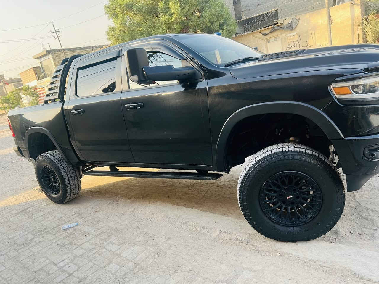 بيع مستعجل بيع مستعجل 

رام 2021 لمتتد 
فول  موصفات 
سعرها 348 بيها مجال بسيط 

باب طويل بدي قصير 

الكاميرا الخلفية
سقف بانورامي
مستشعر وقوف
تدفئة المقاعد
تبريد المقاعد
مرايا جانبية كهربائية
حساس المطر
مراقبة النقطة العميا
التعرف على إشارات المرور
مقاعد كهربائية
المصابيح الأمامية ليد
عرض المعلومات على الزجاج الامامي
مقاعد تدليك
التشغيل عن بعد
شاحن لاسلكي
كشافات ضباب
تحذير مغادرة المسار
التحكم الإلكتروني في الثبات
مثبت السرعة التكيفي
خطوات جانبية
الضو العالي التلقائي

مكاني بغداد 

*********** 

بيع فقط
