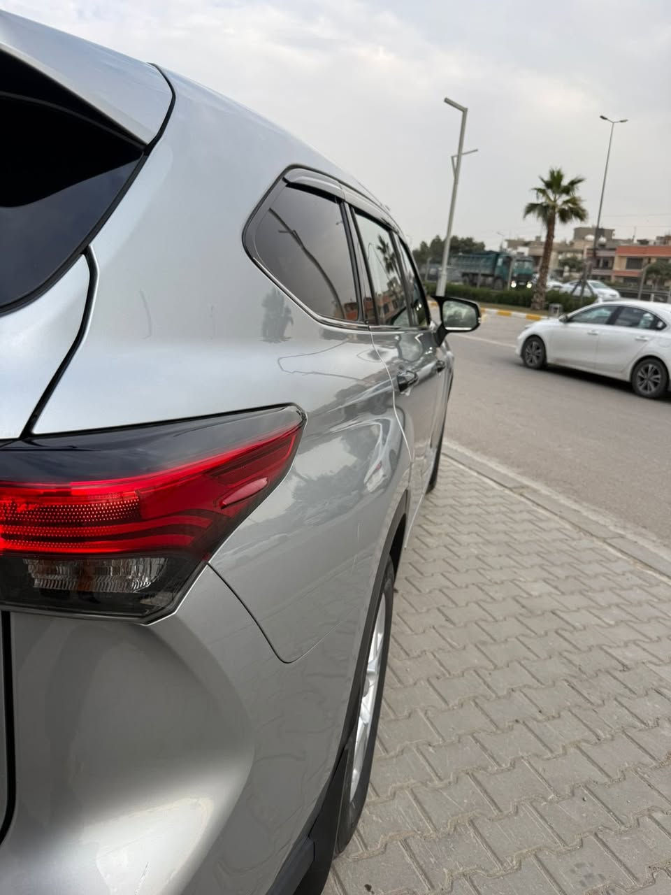 هايلندر ٢٠٢٢
ماشية ٣٤ الف مايل 
حادثهة سرقة بدون ايرباك 
سبعة راكب 
فول عدة الفتحة
السيارة كلين تايتل صور الحادث موجوده او هية مو حادث مجرد سرقة بدون ايرباك رايدها اب 280$ 
للتواصل:***********
او.          : ***********
